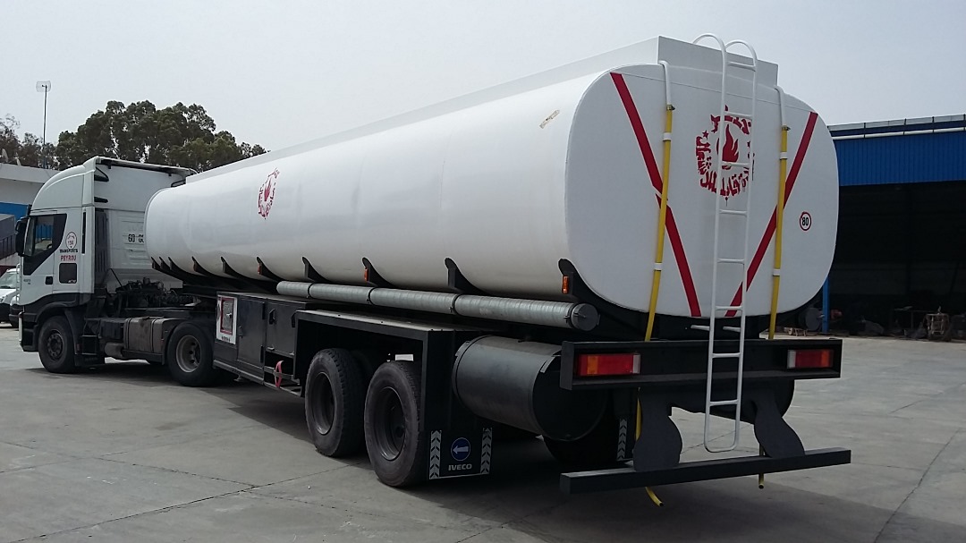 خزانات نقل مياه ونفط 40000 لتر
